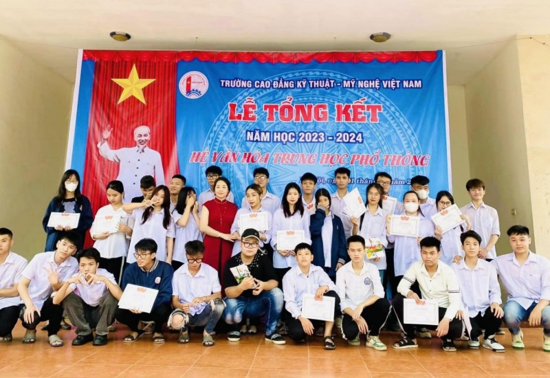 Lễ tổng kết năm học 2023-2024 hệ văn hóa THPT 